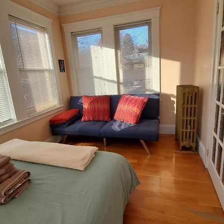 Near Train Station Gorgeous 3-Bedroom Apartment With Patios Boston Eksteriør billede