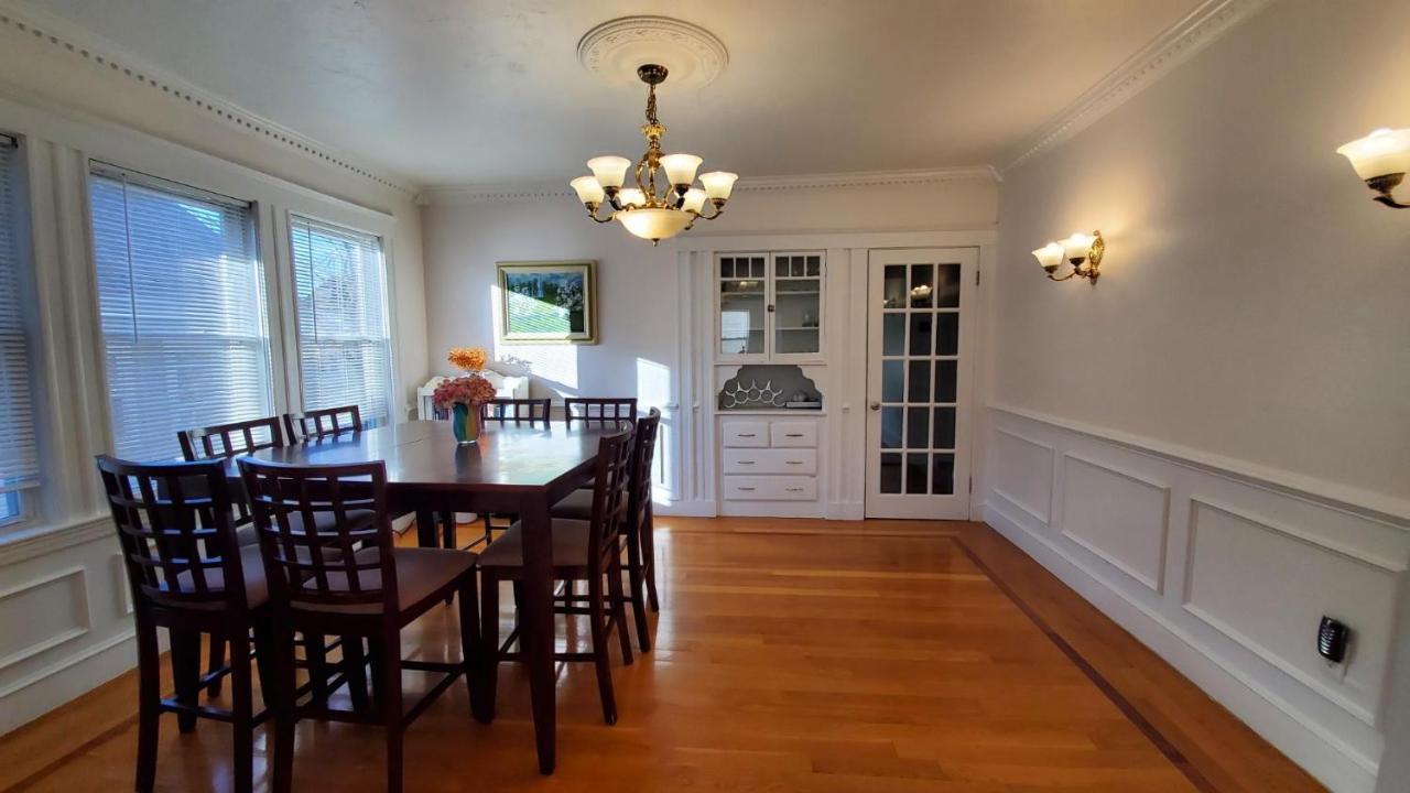 Near Train Station Gorgeous 3-Bedroom Apartment With Patios Boston Eksteriør billede