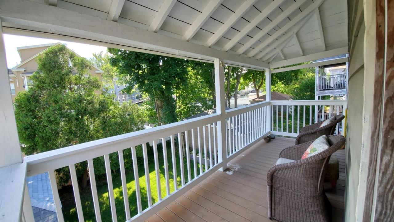 Near Train Station Gorgeous 3-Bedroom Apartment With Patios Boston Eksteriør billede