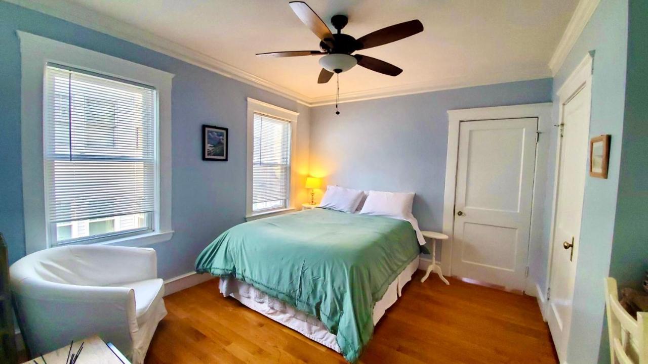 Near Train Station Gorgeous 3-Bedroom Apartment With Patios Boston Eksteriør billede