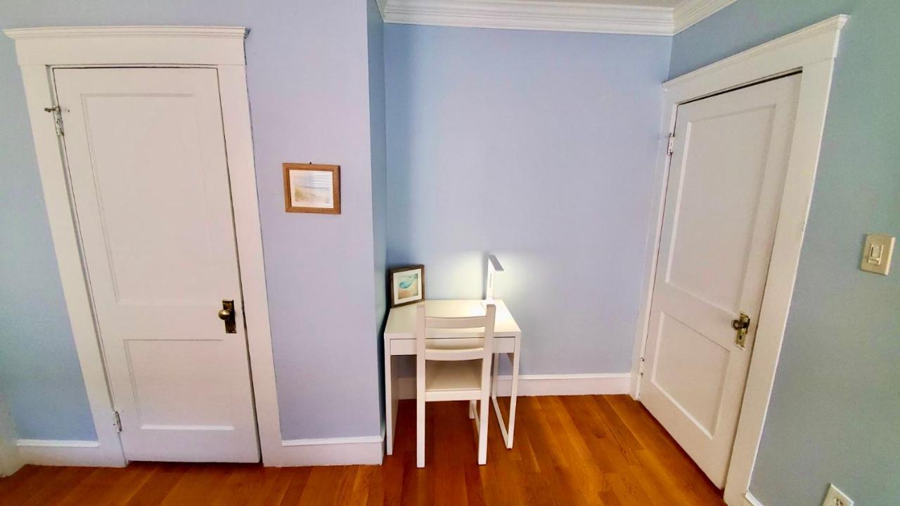 Near Train Station Gorgeous 3-Bedroom Apartment With Patios Boston Eksteriør billede