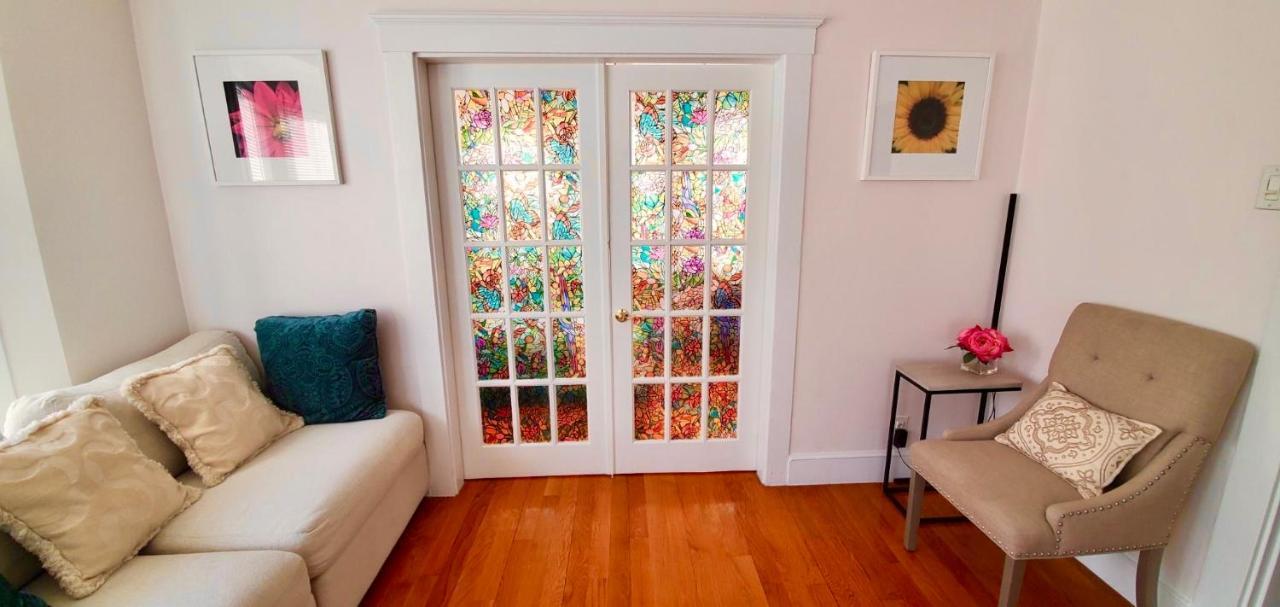 Near Train Station Gorgeous 3-Bedroom Apartment With Patios Boston Eksteriør billede