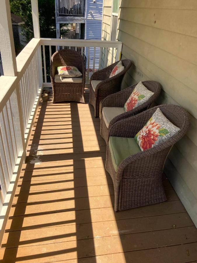 Near Train Station Gorgeous 3-Bedroom Apartment With Patios Boston Eksteriør billede